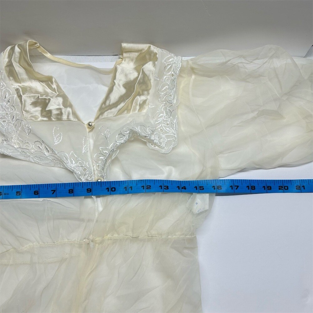 Vintage Sheer Peignoir Robe Womens Size M Ivory Lace Collar Pearl Buttons READ - Picture 6 of 9
